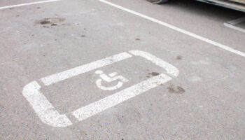 Штраф за занятие парковки для инвалидов
