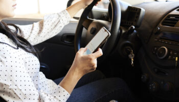 Штраф за использование телефона во время движения автомобиля