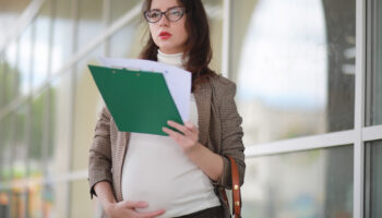 Имеют ли право уволить беременную