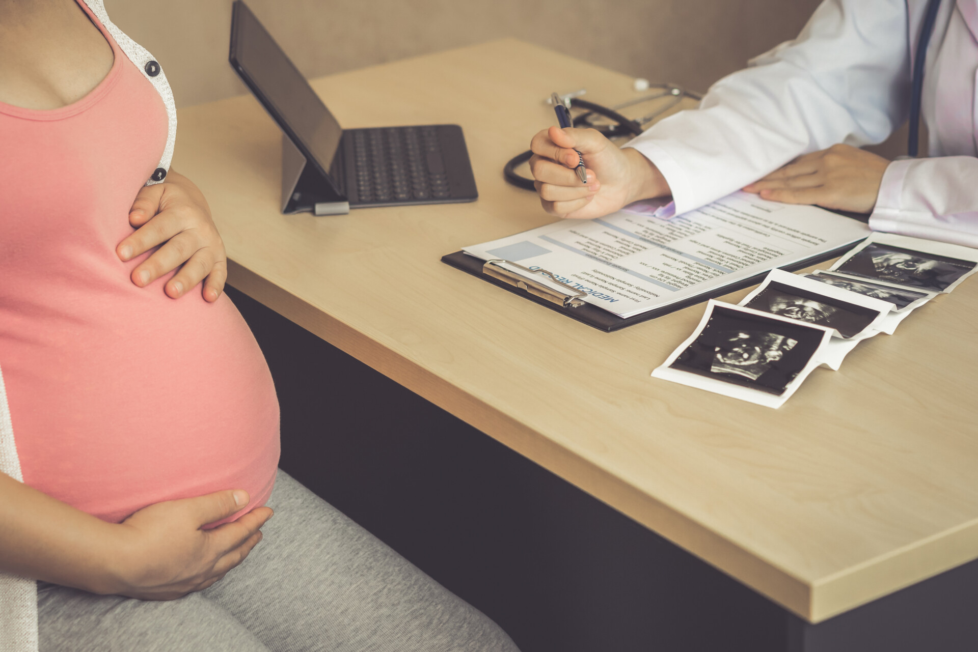 Можно ли беременным сдавать на права